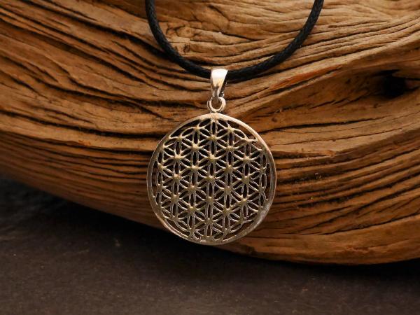 Pendant flower of life